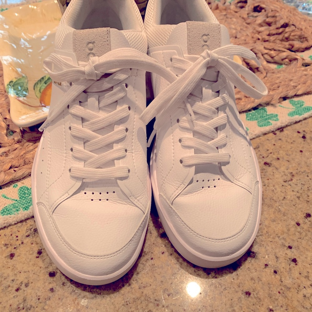 On Women’s The Roger Centre Court White Size 8